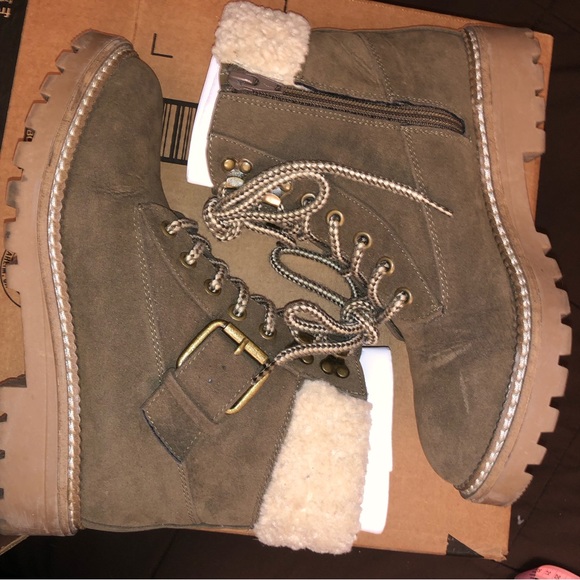 Universal Thread Lace Up Boots - Picture 15 of 15